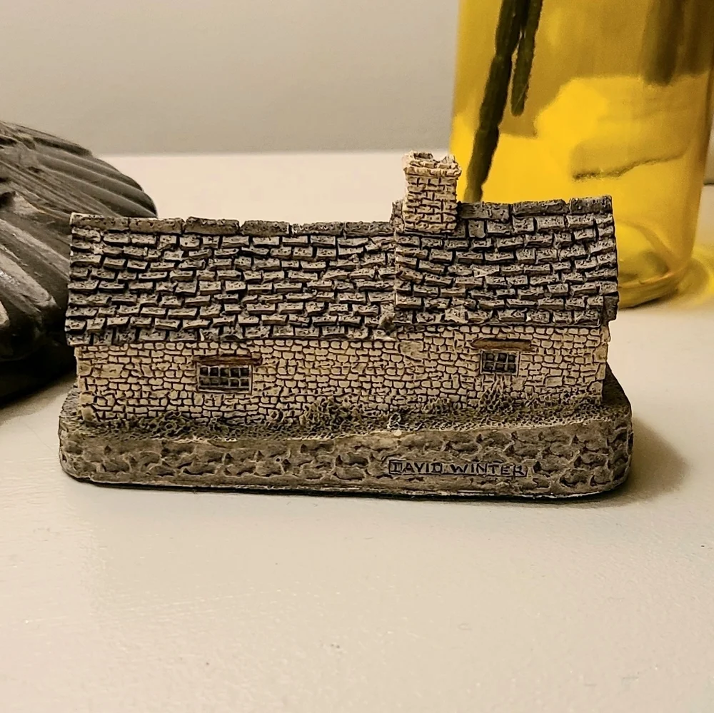 David Winter Figurine - The Blacksmith's Cottage